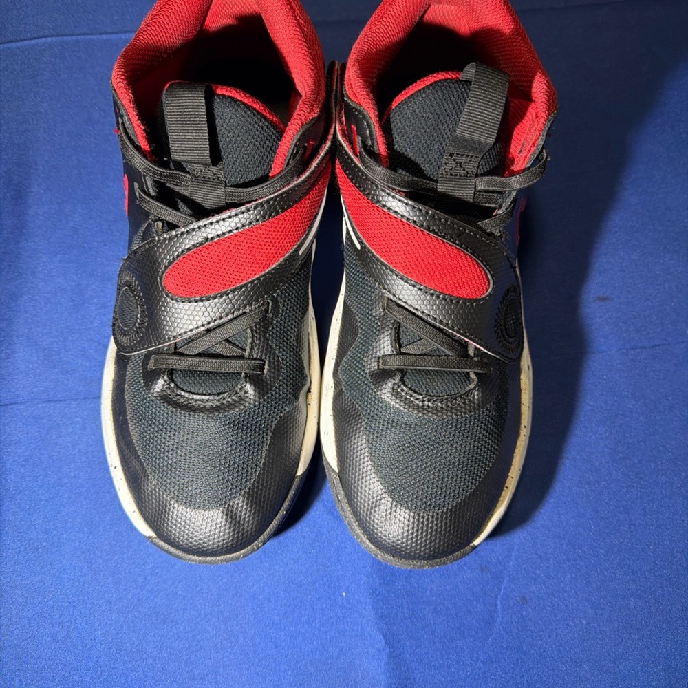 *New* Nike Team Hustle D 11‎ Youth Size 6Y Red Black Basketball Shoes DV8996-003